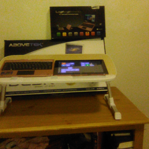 Iview Laptop Magnus Plus and Laptop Desk - Picture 3 of 11